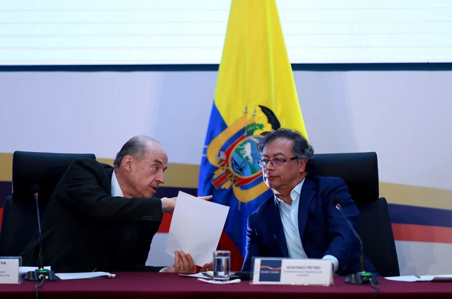 Álvaro Leyva dice que Petro estaría preparando algo en su contra