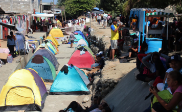 Migrantes venezolanos en México permanecen varados esperando regularizar su situación