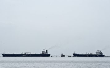 Caen los precios del petróleo tras anuncio de aumento de producción de la OPEP+