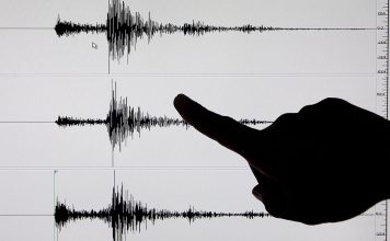 Terremoto de magnitud 5,7 sacudió Indonesia y dañó un centenar de viviendas