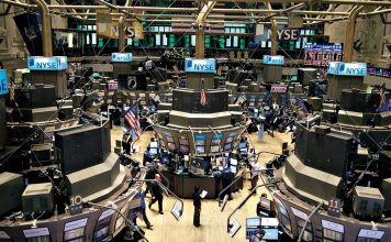 Wall Street cae tras nuevas amenazas arancelarias de Trump a la UE y Apple
