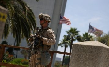 Marines desplegados comienzan a patrullar calles de Los Ángeles desde este viernes Marines desplegados comienzan a patrullar calles de Los Ángeles desde este viernes